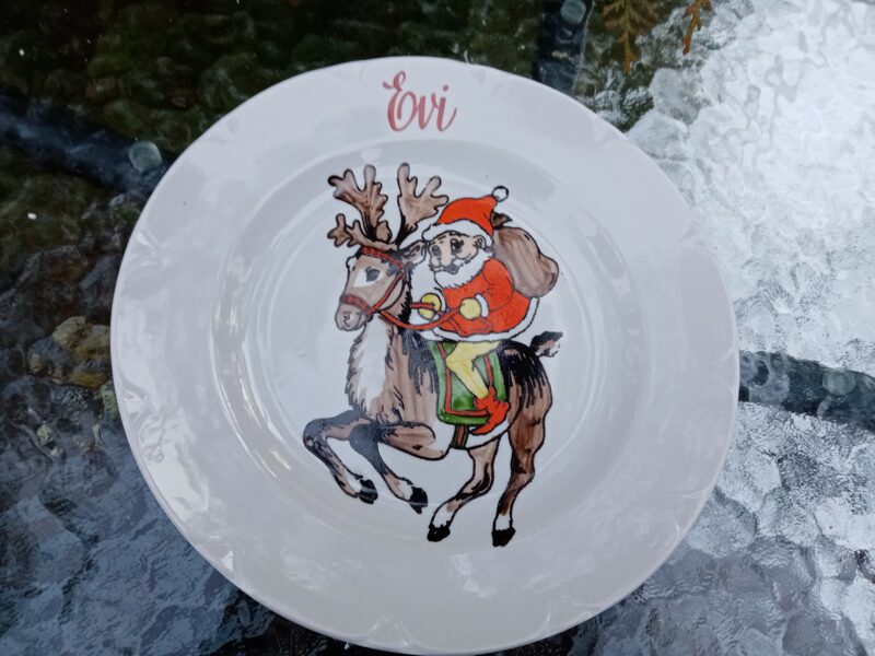 Trauki ar Ziemassvētku simboliku