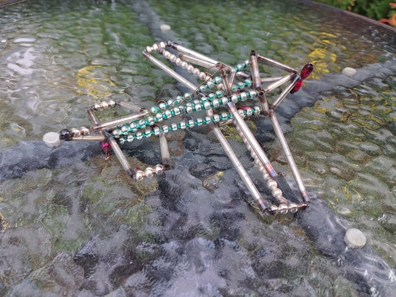 Stikla pērlīšu rotājumi