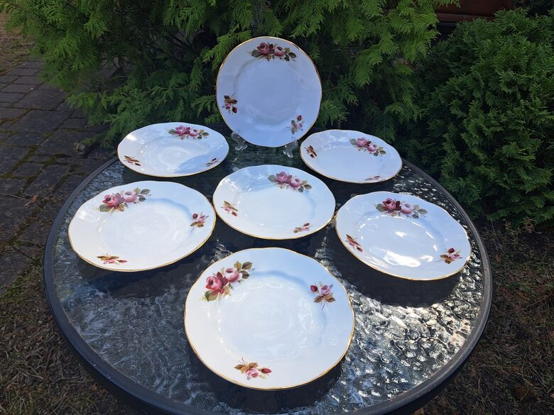 Kūku šķīvji d=17,5cm ar skaistām rozēm (poļu dekols) un zeltu, tējas servīze "Ārija", RPR (Ārija tējas 205)