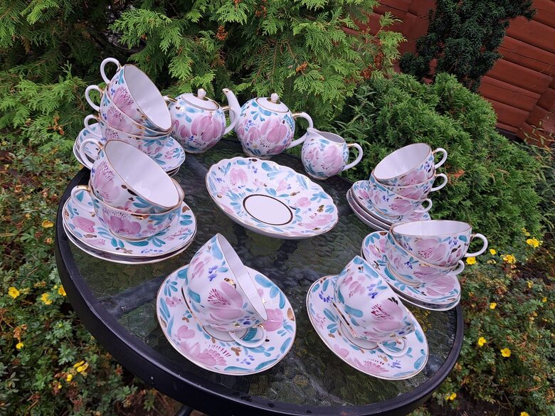 Brīnišķīga tējas servīze 12 personām "Rozā puķe" ar izsmalcinātu rokas apgleznojumu, LFZ (LFZ 83)