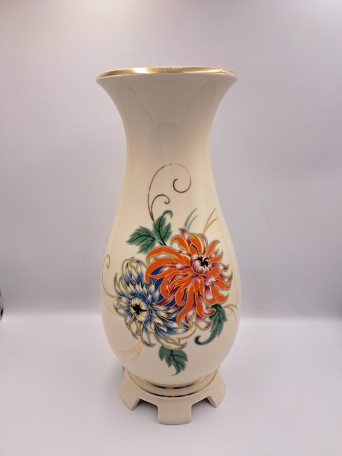 Grezna lielā ziloņkaula vāze ar košām puķēm(dekols) un zeltu, h=28cm. Ražotājs: Bach (Vācija 276)