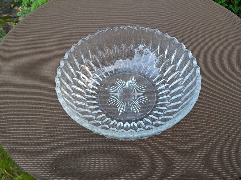 Bļoda, caurspīdīgs stikls, Eiropa. Periods 1940.-50.ie gadi. Diametrs 21cm, augstums 9cm (Stikls sk 309)