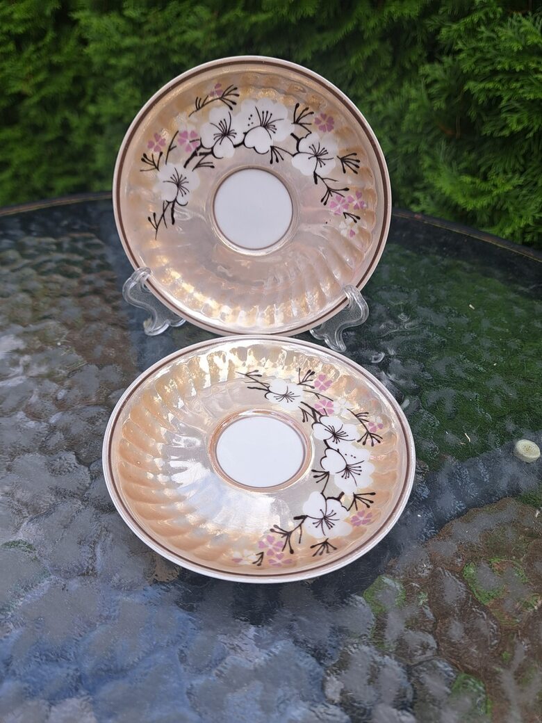 Apakštases, no komplekta  "Tet-a-Tet" ar ķiršu ziediem, bēši-zelta lustrētu virsmu un brūnu apvilkumu, RPR (Rīga 80 123)