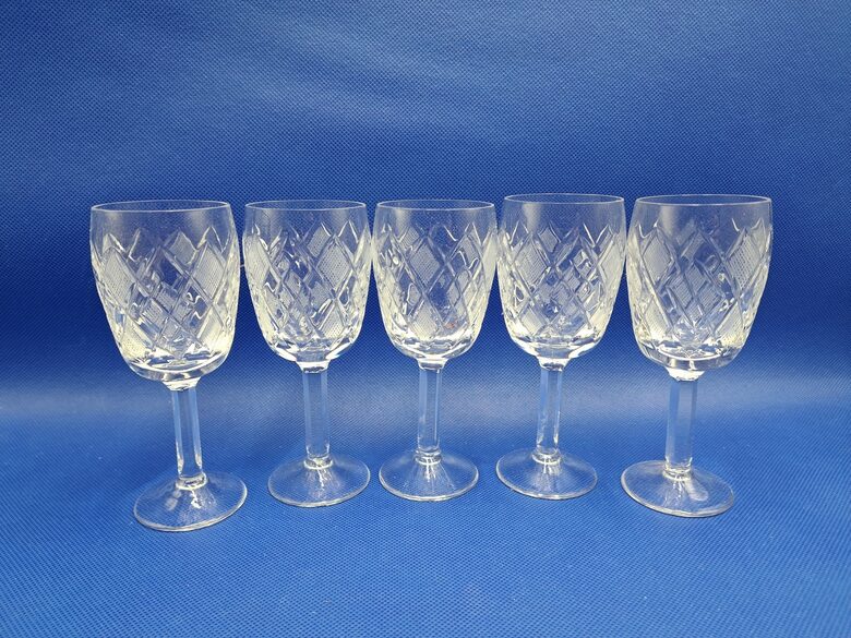 Kristāla glāžu 100ml uz kantainas kājiņas komplekts 5 personām, smalka rokas gravēšana (Kristāls gl 85)