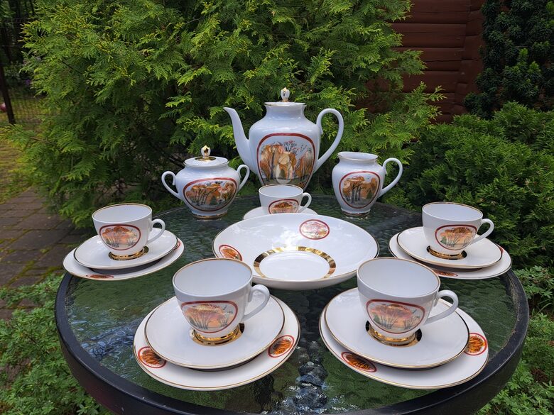 Eleganta kafijas servīze "Zelta birzs" ar dekolu, rokas apgleznojumu un zeltu 5 persomām (LFZ 73)