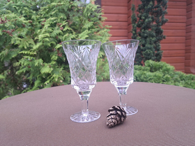Kristāla vīna glāze 125ml uz kājiņas, forma "Banketu". Ražotājs - Gusj hrustaļnij kristāla rūpnīca (Kristāls gl 163)