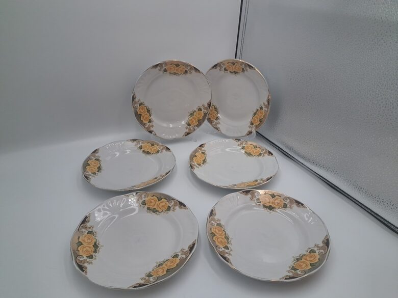 Salātu šķīvji d=20cm no greznas un ļoti reti sastopamas pusdienu servīzes "Māra" ar "zelta rozi" un  bagātīgu zeltu, RPR (Māra pusdienu 185)