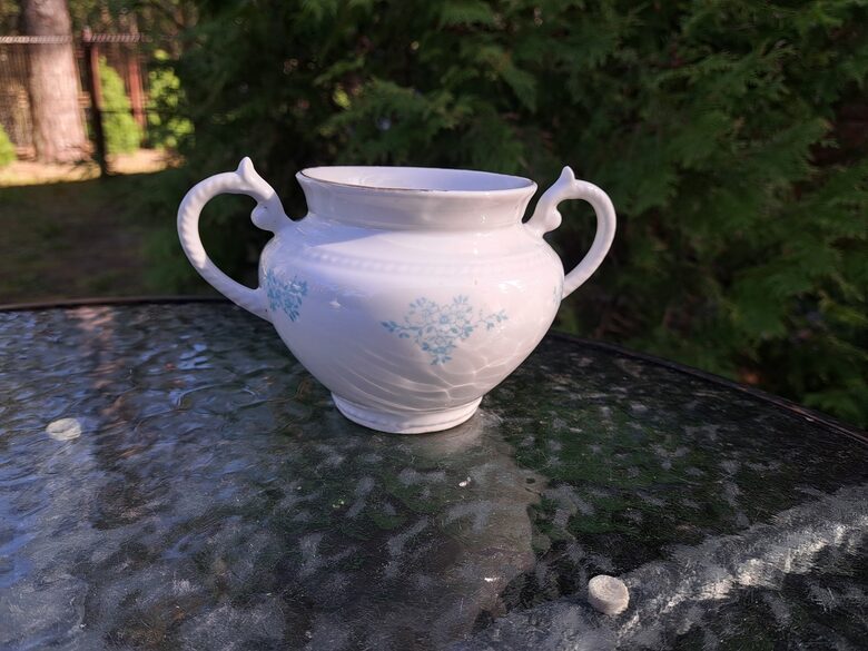 Cukurtrauks bez vāciņa, tējas servīze "Laima" ar gaiši zilām 3+1 puķēm un zelta apvilkumu, RPF. (Laima 54)