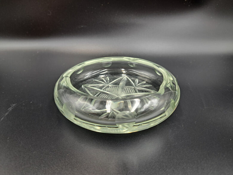 Elegants vintāžs pelnutrauks, d=22,5cm ar izsmalcinātu rokas gravēšanu (Kristāla citi 60)