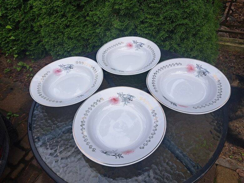 Zupas šķīvis, diam. 24cm, pusdienu servīze "Aija-2" ar zeltu un rozā krizamtēmu, RPR (Aija-2 pus 111)