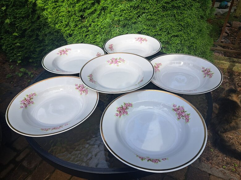 Šķīvji zupas, diam.24cm, pusdienu servīze "Aija-2" ar rozā rozītēm un platu zelta apvilkumu gar malu, RPR (Aija-2 pus 112)