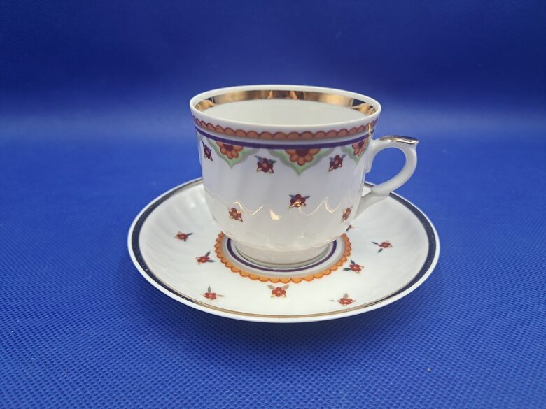 Kolekcijas papildināšnai. Kafijas pāris, kafijas servīze "Rīga", 80.-ie gadi ar neredzētu rokas gleznojumu un zeltu, RPR (Rīga 80 111)