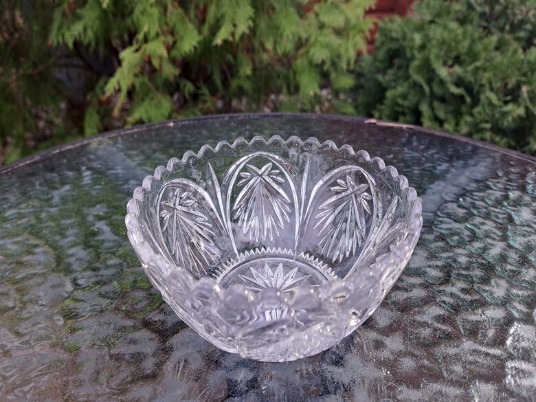 Skaista caurspīdīga dziļa bļodiņa "Monako", Iļģuciema stikla fabrika, līdz 1940.g (Stikls sk 256)