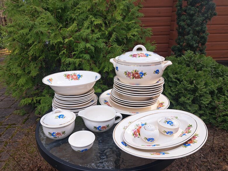 Pusdienu fajansa servīze ar košām puķēm un zeltu, ZIK (ZIK 40)