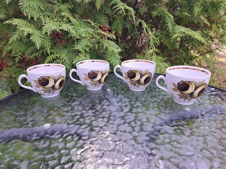 Krūzītes 250ml ar košām haki krāsas puķēm un zeltu no tējas servīzes, Poltavas PR (Polonne 29)