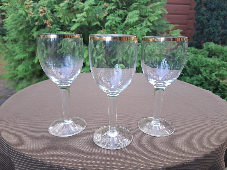 Stikla vīna glāzes, uz augstas kājas, tilp.250ml, zelta apvilkums (Stikla gl 348)