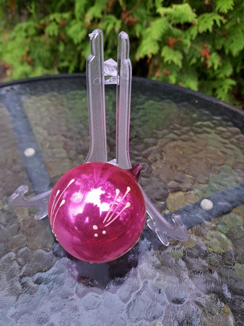 Koši rozā bumba ar fosforicējošo rakstu (Egle bumba 102)