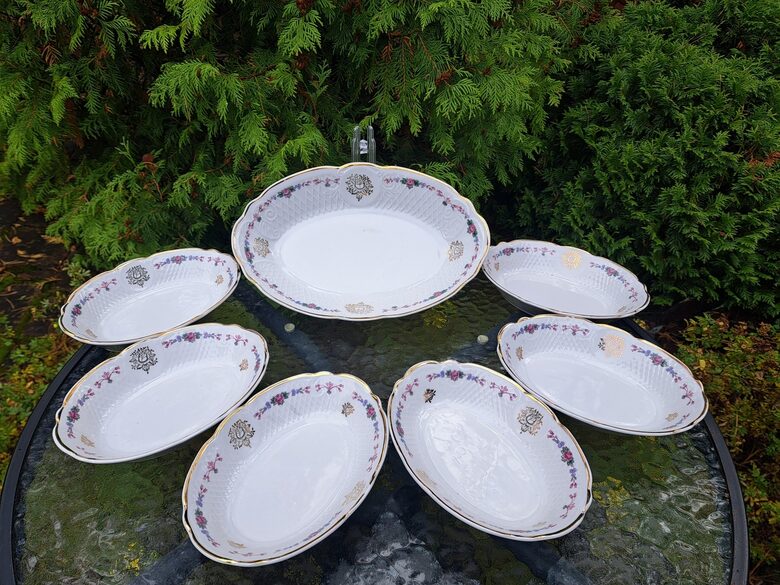 Grezns dzīļo gareno bļodu komplekts 6+1, rožu vainags, zelta apvilkunms, zelta puķes, rekjefa virsma. Izmēri: 18cmx13cm, h=4cm un 27,5cmx18,5cm, h=5cm (Korosten 69)