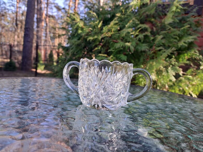 Antikvārs cukurtrauks, presēts stikls. Ražoptājs, iespējams, Maļcova stikla rūpnīca vai Lorup vai cits (Citi st 206)