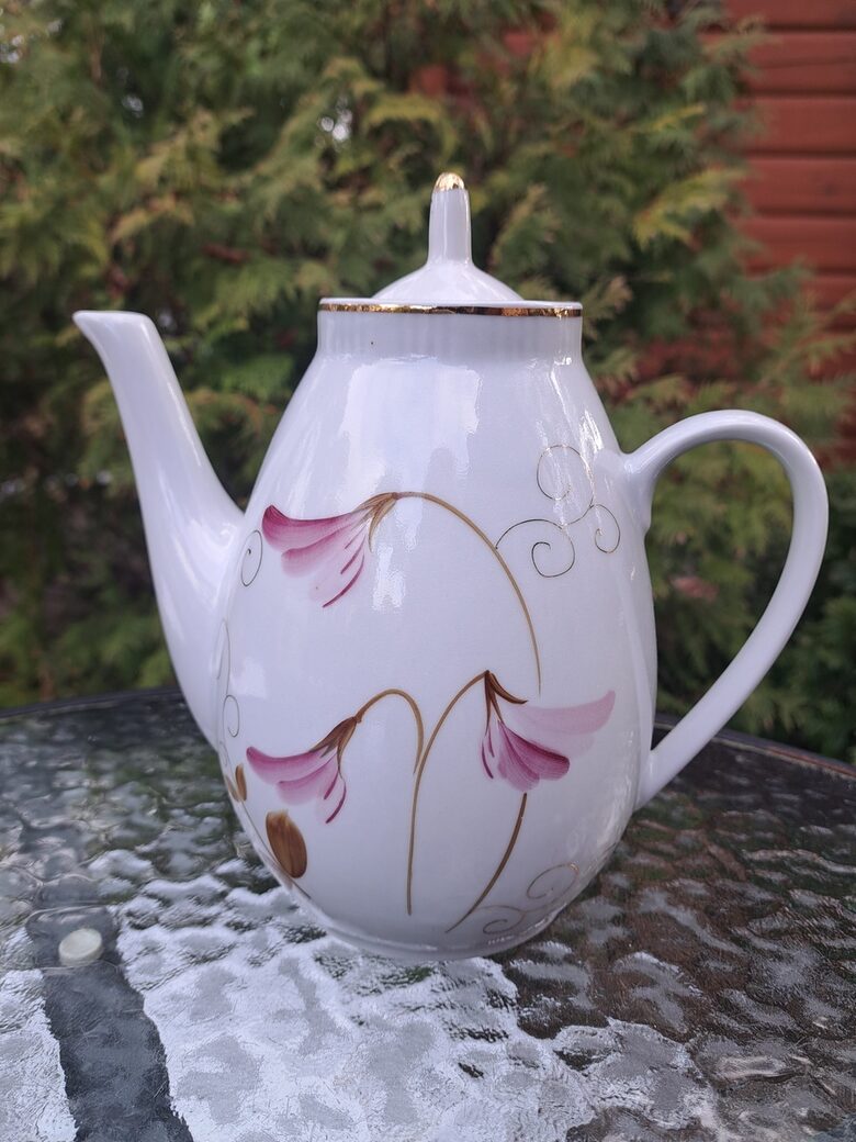 Lielā tējkanna "Regīna" ar puķuzirnīšiem, PFF. Rokas gleznojums (Regina 53)