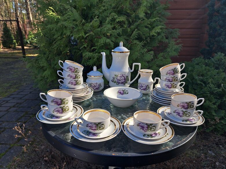 Kafijas servīze "Aija-2" ar tumši violetu puķi 12 personām, RPR (Aija-2 kaf 61)