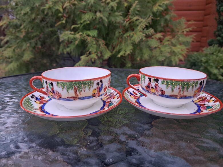 Antikvāri tējas pāri, ļoti plānsienu porcelāns, dekols un roku gleznojums. Tilpums apt.150ml (Japāna 20)