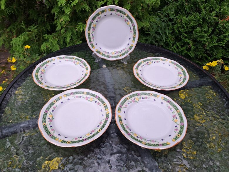 Kūku šķīvji,  kafijas servīze "Viktorija" ar zaļām puķītēm un bēšu lustru, RPR (Viktorija kafijas 56)