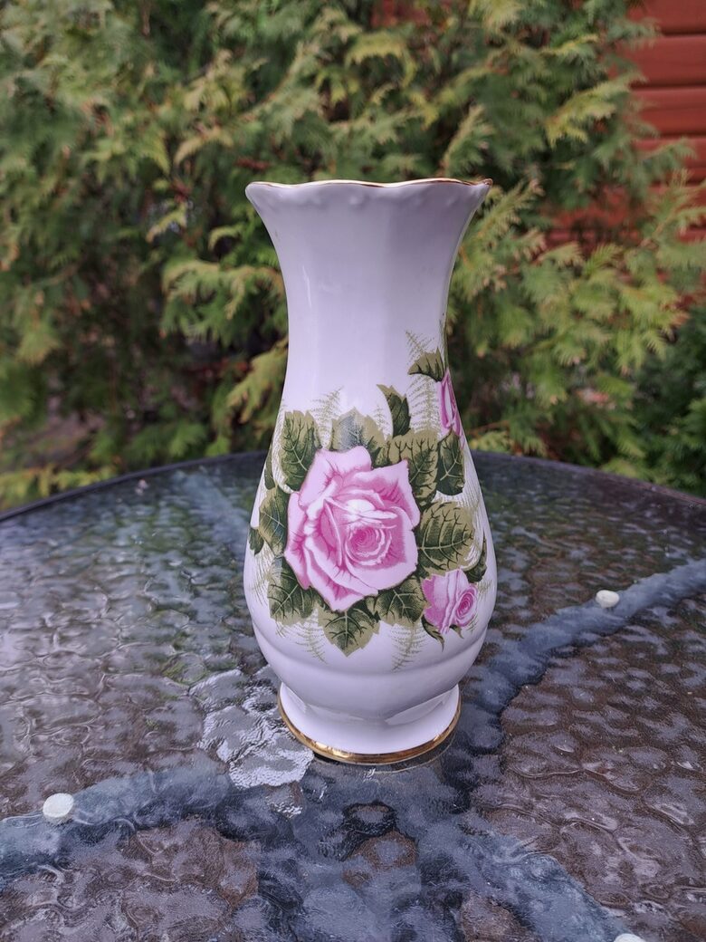 Vāze "Lija" ar greznu rožu dekolu un zeltu, RPR (Lija 34)