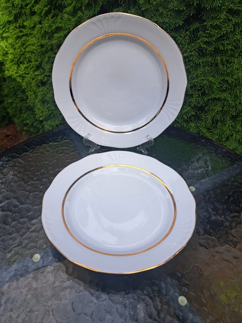 Otrā ēdiena šķīvis balts ar zeltu, diam.24cm, forma "Māra" (Māra pusdienu 24)