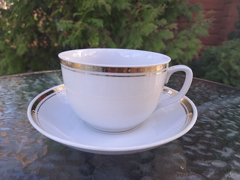 Lielais tējas pāris 400ml ar balts ar zelta svītrām, RPR (Buljona 183)