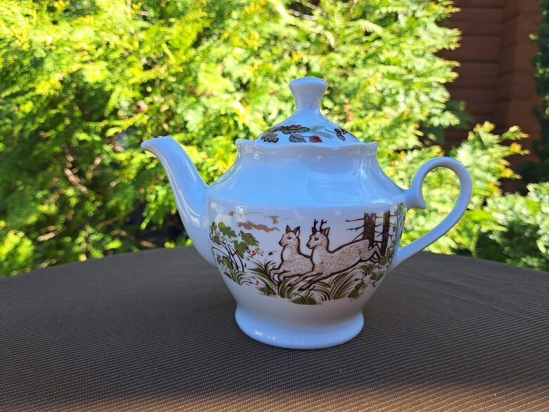 Tējkanna ar medību motīviem bez zelta, tējas servīze "Ārija", RPR (Ārija tējas 212)