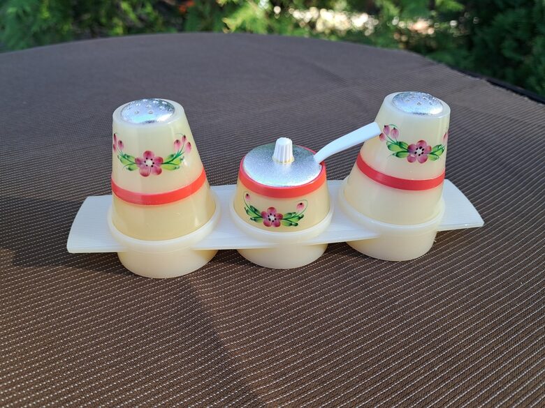 Jauns garšvielu suvenīrkomplekts "Kijevas suvenīrs", 1970.-1980.g.g. Ukraina (Metāls 114)