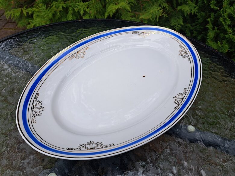 Lielais garenais šķīvis L=36cm ar zilu malu un zelta tautīsku rakstu, pusdienu servīze "Gludā", PFF (Gludā 153)