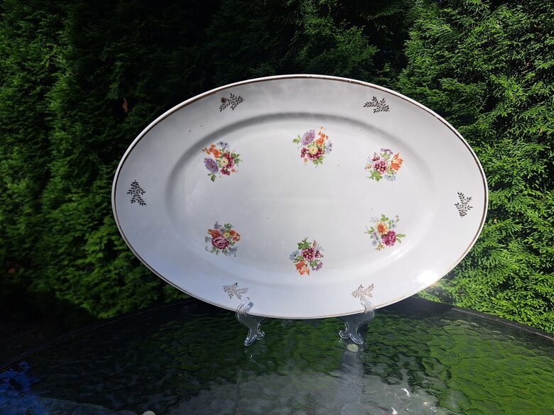 Lielias garenais šķīvis L=36cm, pusdienu servīze "Gludā" ar Meisena pušķiem, zelta apvilkumu un zelta zariņiem, PFF (Gludā 173)