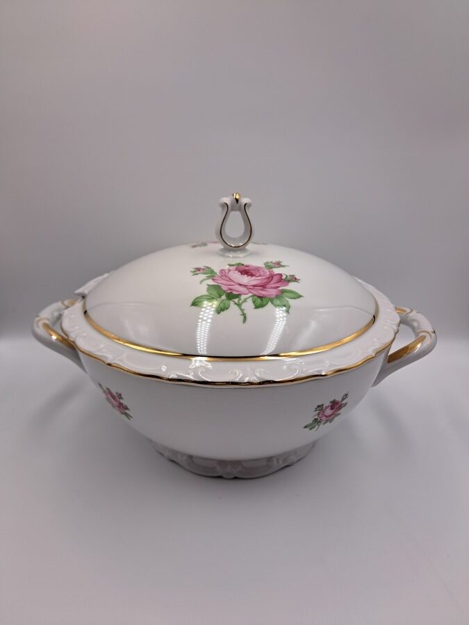 Eleganta balta ar košām rozēm un zeltu terīne, tilpums 3L. Ražotājs, Kahla, 1937.-1956.g.g. (Vācija 272)