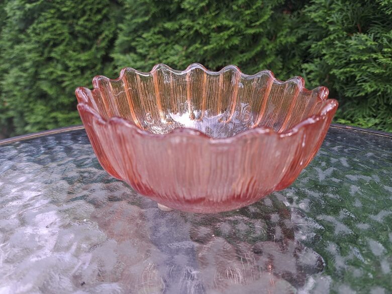 Vintāža  laškrāsas presēta stikla bļodiņa, d=15cm, PSRS (Stikls sk 296)