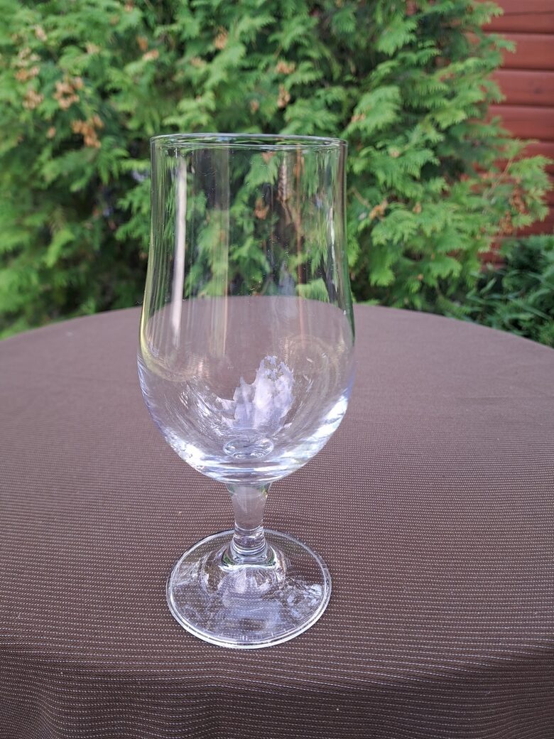 Alus pokāls 375ml uz kājas, stikls. Periods: mūsdienu. (Stikla gl 334)