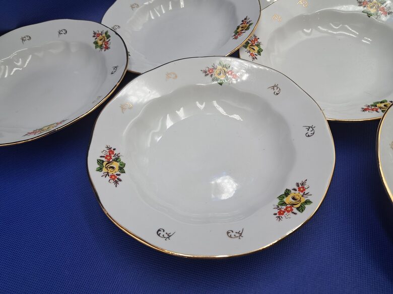 Šķīvji zupas d=20cm, pusdienu servīzes "Ārija" ar dzeltenām rozītēm, sarkanām puķītēm un zeltu, RPR (Ārija pusdienu 396)