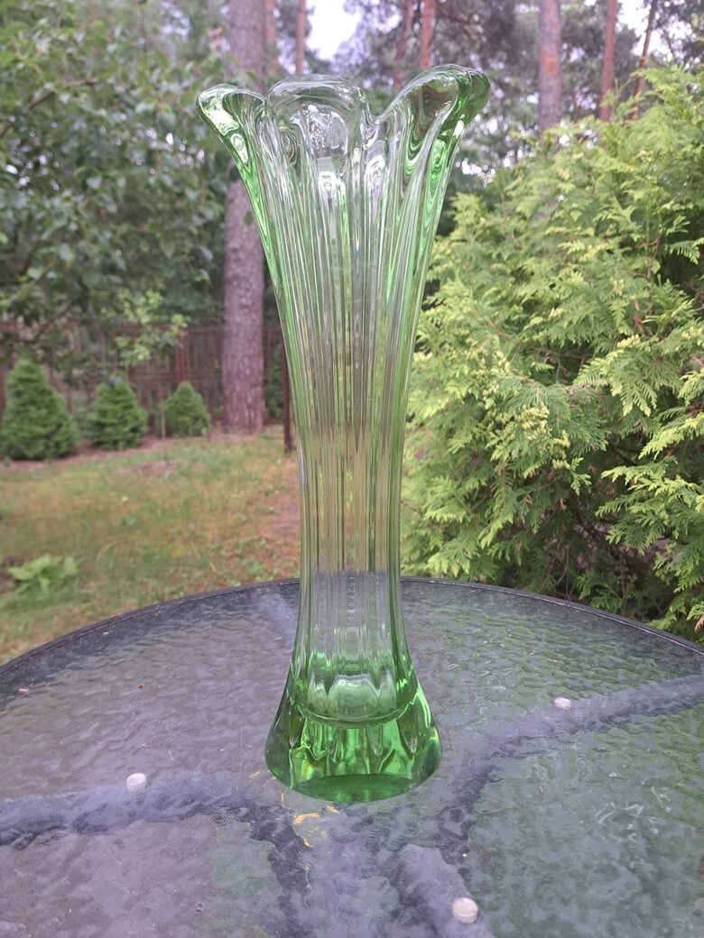 Ļoti skaista zaļā Līvānu stikla vāze "Medūza" Nr.4. 1980.gads (Stikla vāze 162)