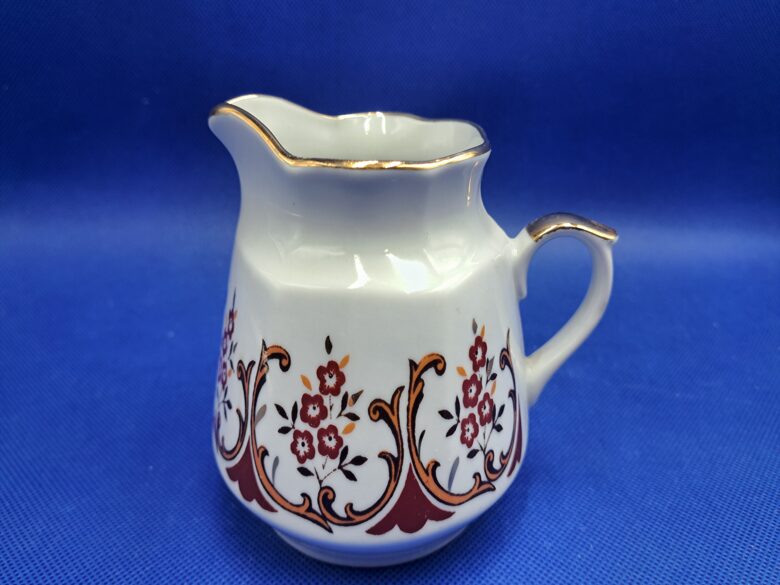 Krējuma kanniņa ar skaistu brūnu dekolu un zeltu, servīze "Karīna", RPR (Karīna 189)