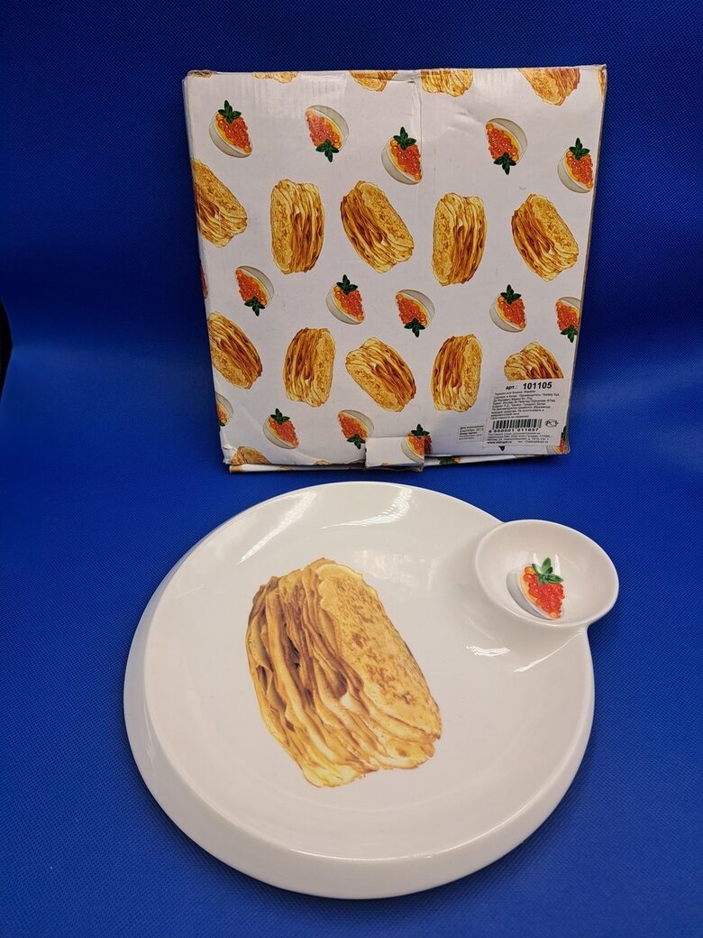 Jauns ļoti skaists porcelāna šķīvis pankūkām ar 2 nodālījumiem, Ķīna. Diam. 25cmx28cm (Ķīna 17)