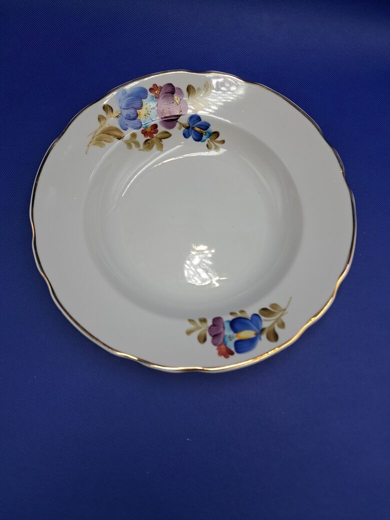 Grezns zupas šķīvis no pusdienu servīzes ar skaistu rokas gleznojumu zilos toņos un zelta apvilkumu, d=24cm, Korosteņa (Korosten 55)