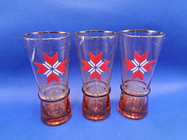 Laškrāsas sulas glāzes ar Ausekli un zeltu malu, 200ml. Līvānu SF vai Latvijas stikls (Stikla gl 251)