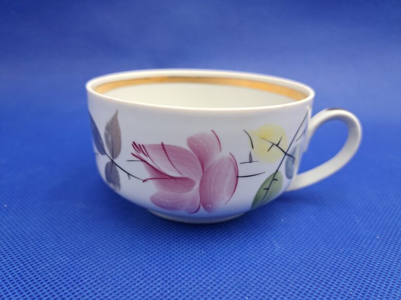 Tase Nr.1, servīze "Rīga" (no 60.-iem) ar burvīgu rokas gleznojumu (Rīga-60 90)