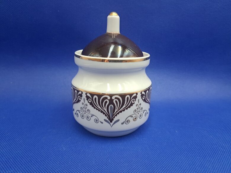 Cukurtrauks no greznas kafijas servīzes "Aija-2" ar brūnu ar zeltu dekolu, RPR (Aija-2 kaf 60)