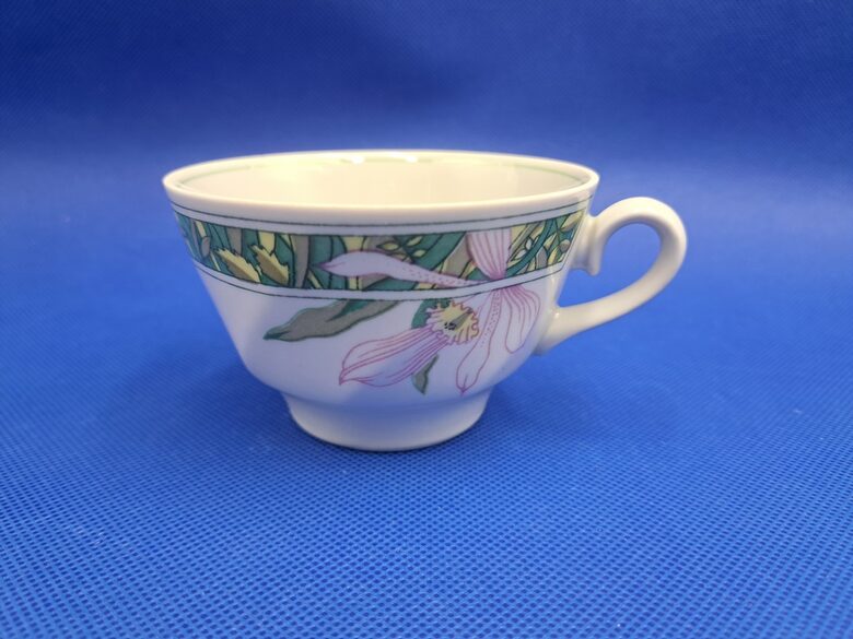 Krūzīte, tējas servīze "Viktorija" ar rozā orhideju uz zaļa fona, gaišu zaļš apvilkums krūzītes iekšā, RPR (Viktorija t 197)