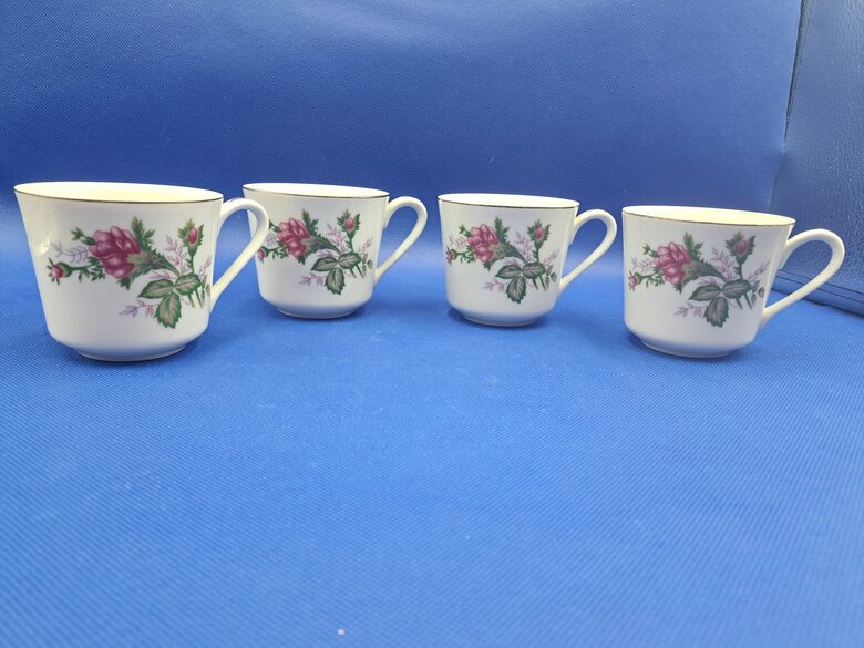 Skaistas tējas krūzītes ar rozi un zeltu, Japāna (ОРЕЛ). Porcelāns,ērta forma. Krūzīšu tilpums ir 250ml (Japāna 19)