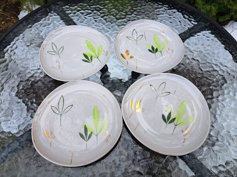 Kūku šķīvji ar zaļām lapām un zeltu, kafijas servīze "Stella", PFF (Stella 94)