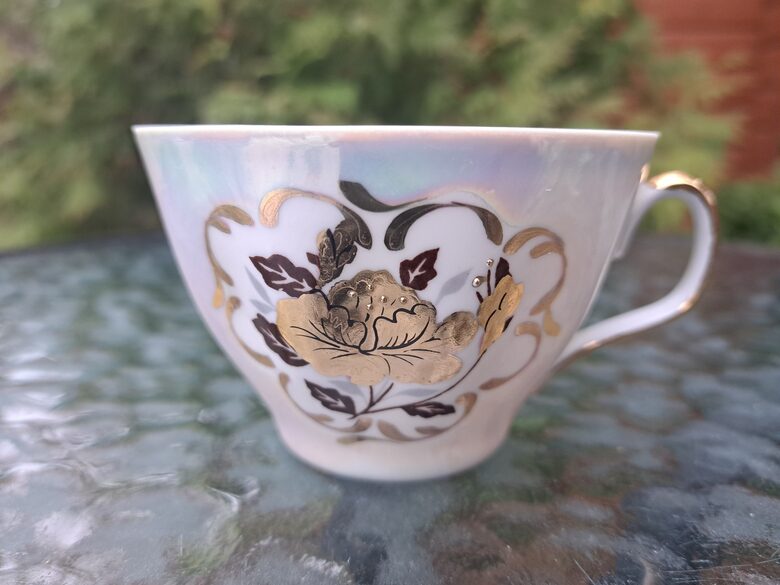 Krūzīte, tējas servīze "Sigulda" ar retu dekolu: lustrs ar zeltu rozi, plānsienu porcelāns, plankums (Sigulda 188)