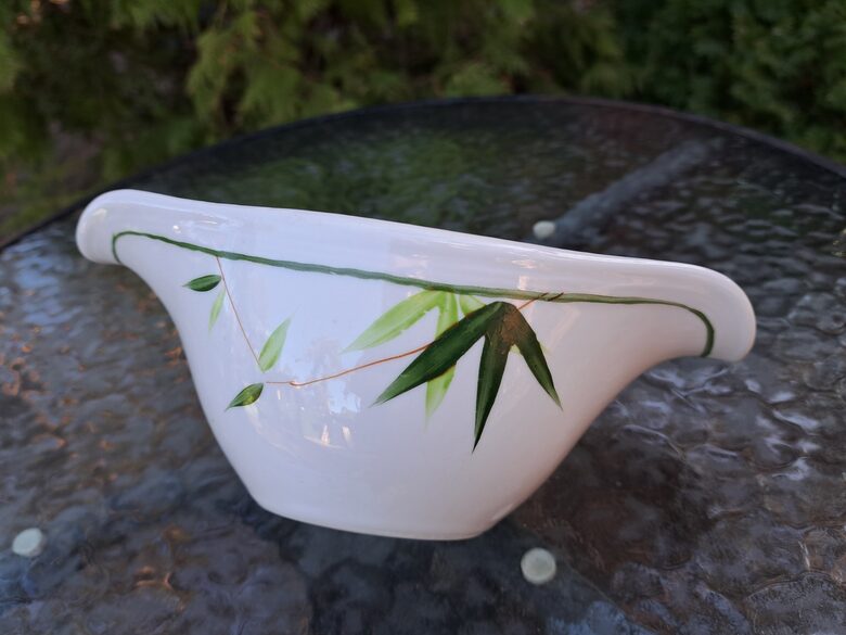 Mērces trauks ar zaļām lapiņām un zaļu apvilkumu, izmēri: 20,5cmx12cm, pusdienu servīzes "Vārpa" (Vārpa 25)